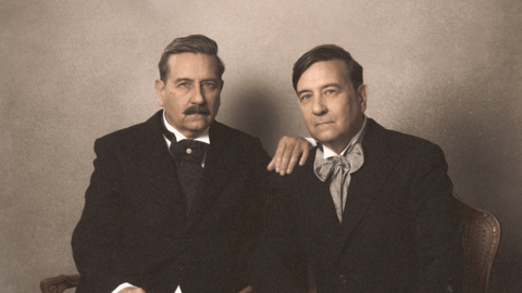 Alain Claude Sulzer hat sich in diesem Doppelporträt selbst als Jules und Edmond Goncourt inszeniert.