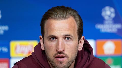 Harry Kane von München auf dem Podium.