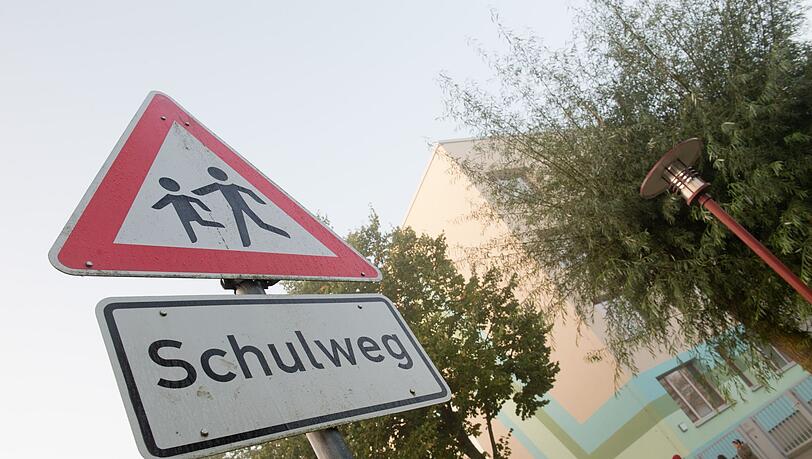 Das zwölfjährige Mädchen wurde auf dem Schulweg schwer verletzt. (Symbolbild) Das zwölfjährige Mädchen wurde auf dem Schulweg schwer verletzt. (Symbolbild)