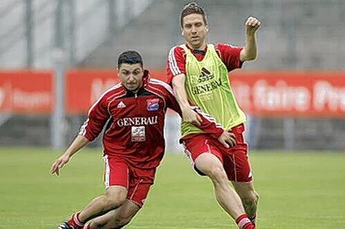 Torben Hoffmann (rechts) wechselte im Sommer vom TSV 1860 nach Unterhaching. Nun riss er sich das Kreuzband und fürchtet das Karriere-Ende.