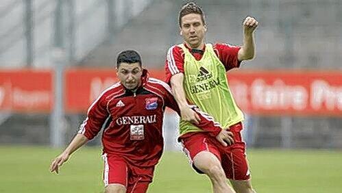 Torben Hoffmann (rechts) wechselte im Sommer vom TSV 1860 nach Unterhaching. Nun riss er sich das Kreuzband und fürchtet das Karriere-Ende. Torben Hoffmann (rechts) wechselte im Sommer vom TSV 1860 nach Unterhaching. Nun riss er sich das Kreuzband und fürchtet das Karriere-Ende.