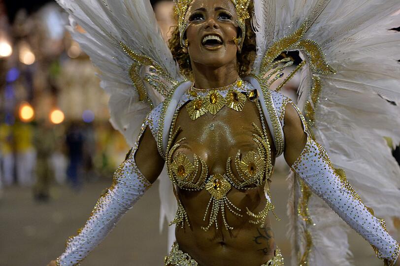 In Rio ging es in der Nacht zum Montag auf dem Straßenkarneval heiß her. Die brasilianischen Schönheiten zeigten zum Karneval-Höhepunkt viel nackte Haut und sexy Kurven.