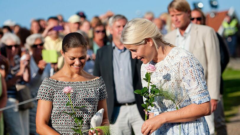 Zur Ankunft in Stromstad gibt es für die Prinzessinnen frische Kleider und Rosen. Zur Ankunft in Stromstad gibt es für die Prinzessinnen frische Kleider und Rosen.