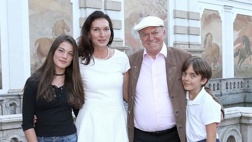 Große Liebe: Heinz Winkler und Ehefrau Daniela mit Sohn Constantin (aus 2. Ehe) und ihrer Tochter Stella.