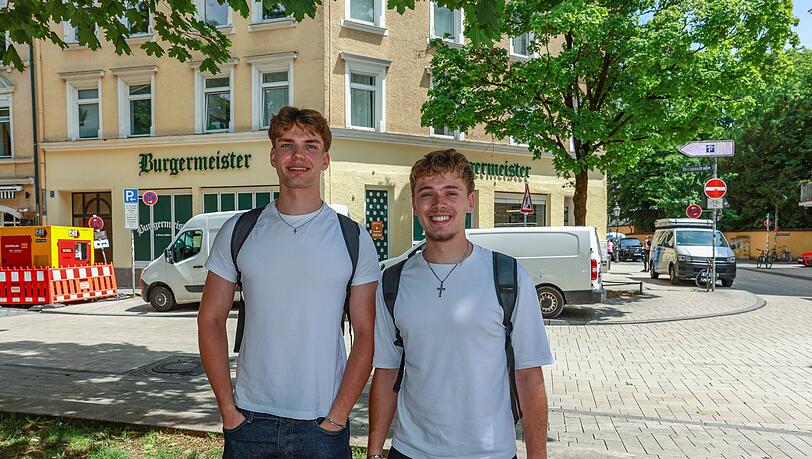 Die Studenten Luca Beslmüller (r., 20) und Heinrich Angerstein (20) finden Burgerläden gut – solange es dort schmeckt. Die Studenten Luca Beslmüller (r., 20) und Heinrich Angerstein (20) finden Burgerläden gut – solange es dort schmeckt.