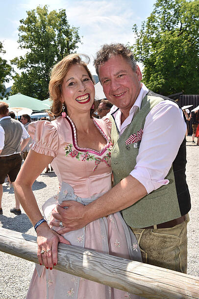 Sind nach ihrem R&uuml;ckzug wieder in der Society unterwegs: Lola Paltinger und ihr Mann Andreas Meister