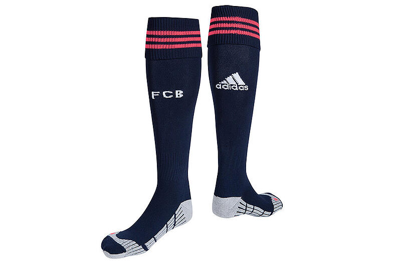 So sieht das Champions League Trikot für die Saison 15/16 aus. Die Bilder aus dem FCB-Onlineshop.