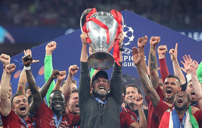 Champions-League-Sieger und Großverdiener: Spieler und Trainer des LFC kassieren weiter volle Gehälter, während die anderen Mitarbeiter in Kurzarbeit geschickt werden.