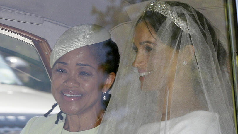 Meghan Markle fährt mit dem Auto vom Hotel an die St.-George's-Kapelle.