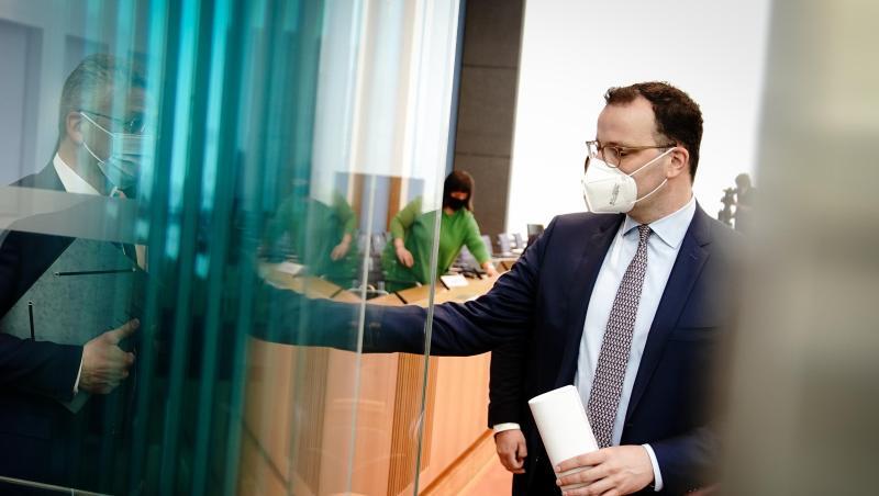 Gesundheitsminister Jens Spahn appelliert an die Bürgerinnen und Bürger, "im Zweifel auch mehr als die staatlichen Regeln" umzusetzen.