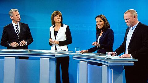 Die Moderatoren  des TV-Duells (von links): Peter Kloeppel (RTL, aybrit Illner (ZDF, Anne Will (ARD), und Stefan Raab (ProSieben).
