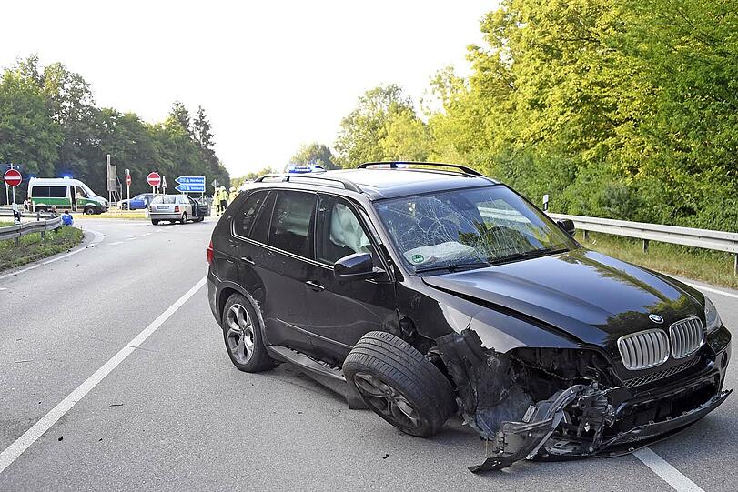Nach dem Aufprall schleuderte der BMW rund 50 Meter weit auf die Gegenfahrbahn.