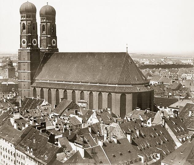 1858: Eines von elf Fotos, die Georg Böttger (1821-1901) im Jahre 1858 von der Plattform des Alten Peter aus machte &ndash; hinten die Pinakothek.