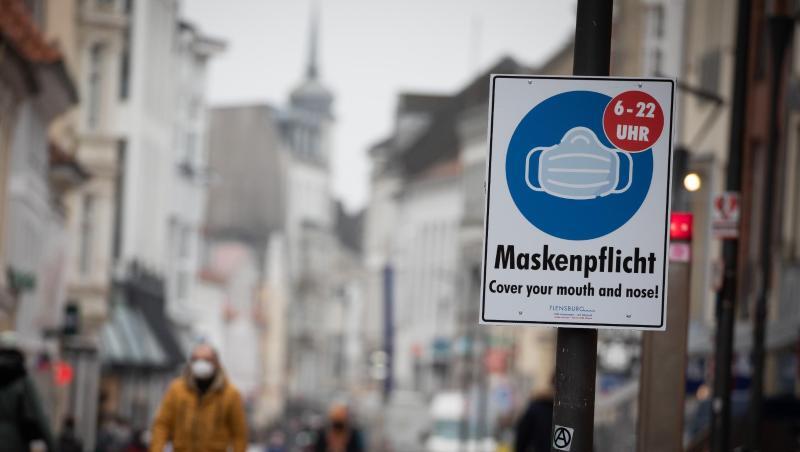 Maskenpflicht in der Innenstadt von Flensburg. Die Fallzahlen sind hier derzeit hoch.