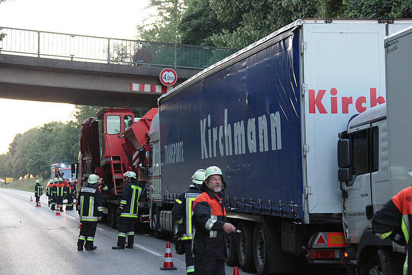 Reichertsheim: Massen-Crash: Hier krachen drei LKW ineinander - Bayern - Abendzeitung München
