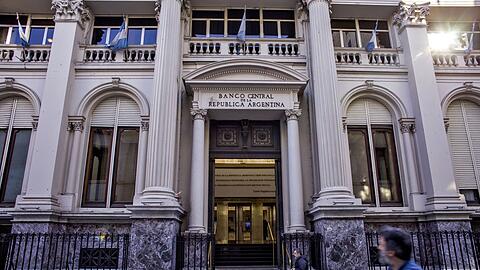 Das hoch verschuldete Argentinien hat 2023 zur Begleichung fälliger Zinsforderungen des Internationalen Währungsfonds (IWF) einen millionenschweren Kredit bei Katar aufgenommen.