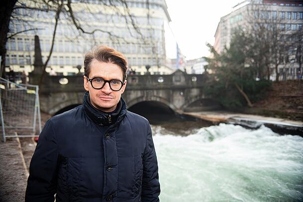 Der M&uuml;nchner Klinik-Unternehmer Aljoscha Lubos (FDP) will dem SPD-OB seine Unerst&uuml;tzung bei der Wellenrettung anbieten. Bekommt bislang aber keinen pers&ouml;nlichen Termin.