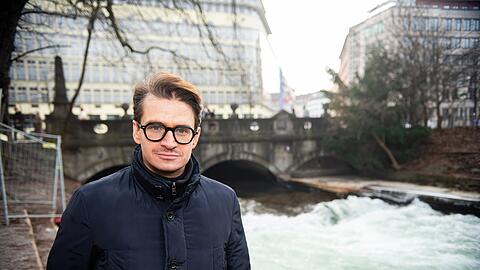 F&uuml;r den M&uuml;nchner Unternehmer Aljoscha Lubos ist Marie-Agnes Strack-Zimmermann eine "Nervens&auml;ge", sagt er im Interview mit der AZ.