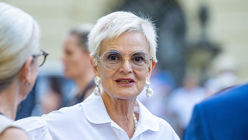 Gloria F&uuml;rstin von Thurn und Taxis mischte sich bei der Premiere der Schlossfestspiele in Regensburg unter das Publikum.