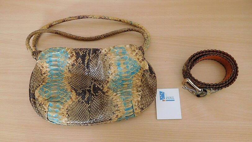Die Handtasche und der Gürtel aus Pythonleder wurden beschlagnahmt.