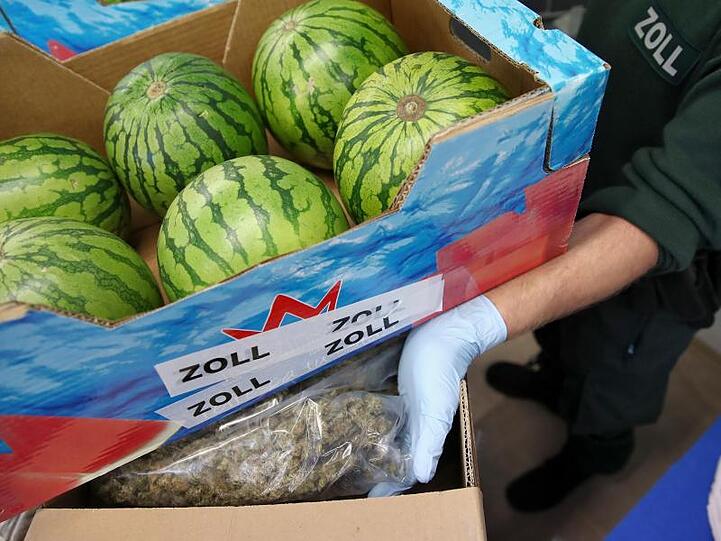 Versteckt hinter Pfirsichen und Melonen waren im August und September je 100 Kilogramm Marihuana beschlagnahmt worden.