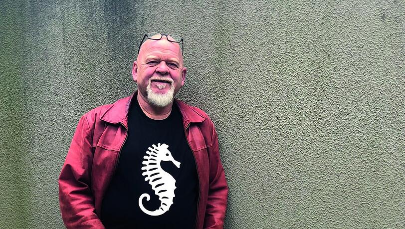 Bernd Gieseking. Der gelernte Zimmerer (66) ist auch Kabarettist und schreibt Texte für Kinderhörspiele. Zudem hat er „Spiegel“-Bestseller geschrieben, etwa: „Finne dich selbst“, oder: „Das kuriose Ostwestfalen Buch“.