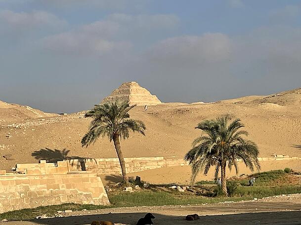 Blick auf die Stufenpyramdie von Sakkara. Blick auf die Stufenpyramdie von Sakkara.