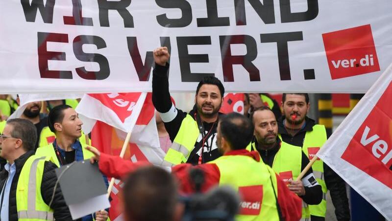 Die Gewerkschaft pocht auf Nachverhandlungen. Die Gewerkschaft pocht auf Nachverhandlungen.