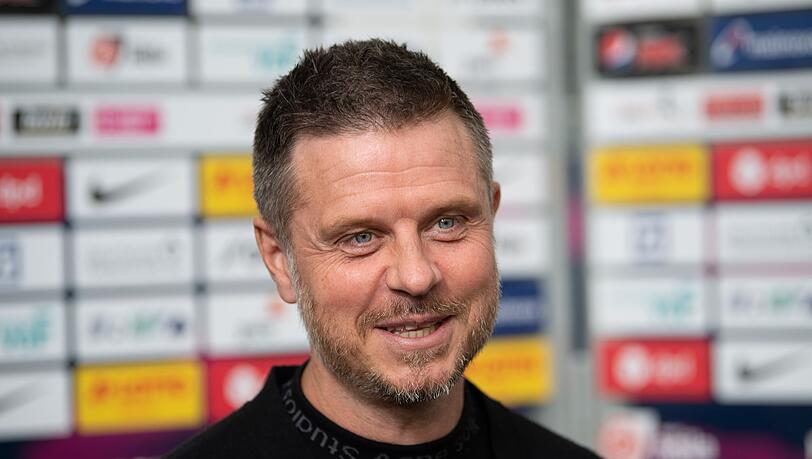 Bayerns Trainer Alexander Straus lächelt. Bayerns Trainer Alexander Straus lächelt.