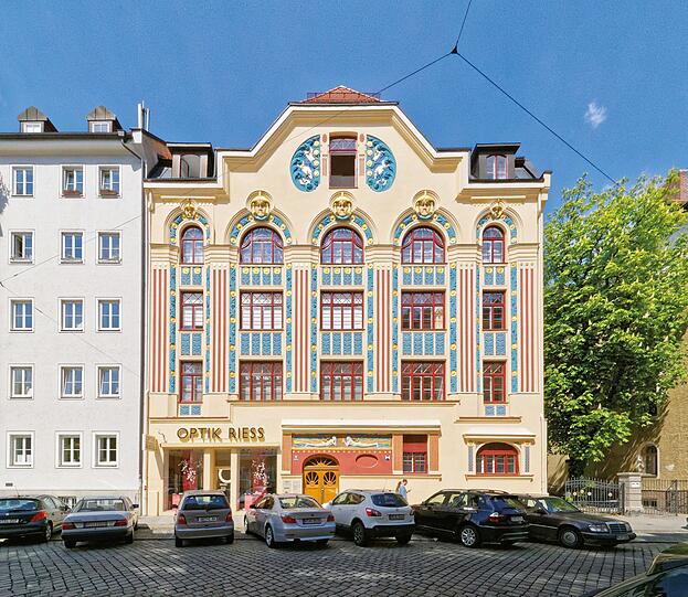 Schwabing für Jugendstil-Liebhaber mit Geld: die Ainmillerstraße 22.
