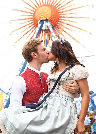 Schauspieler Timur Bartels und Freundin Michelle