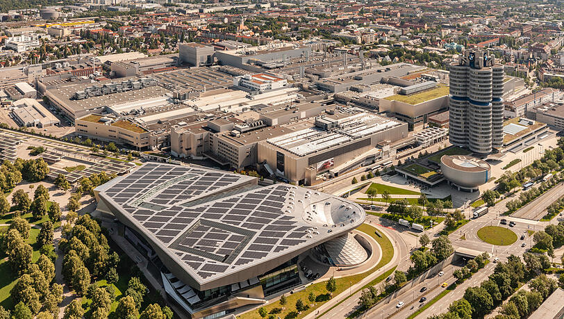 Die BMW-Firmenzentrale in München - ab nächster Woche stehen hier die Bänder still.