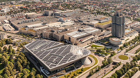 Die BMW-Firmenzentrale in München - ab nächster Woche stehen hier die Bänder still.