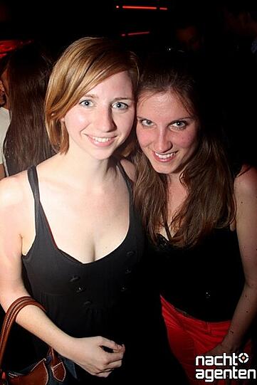 Heiße Ladies in der Milchbar. Mehr Bilder unter: