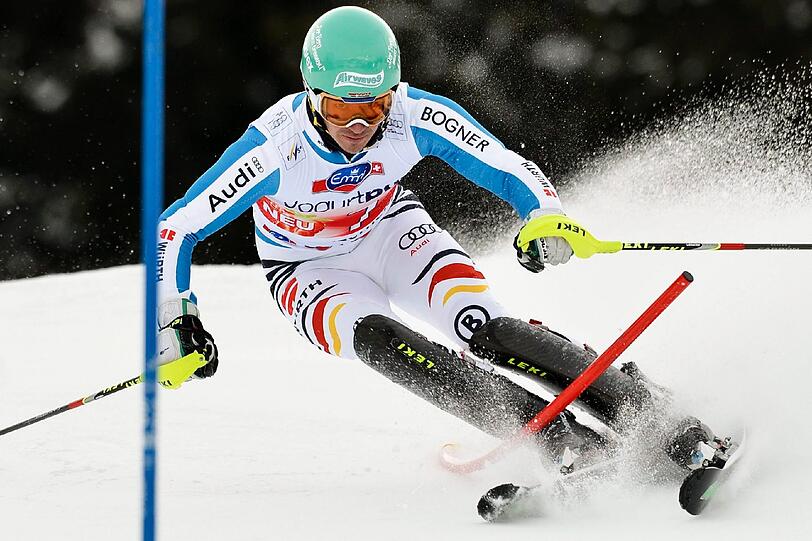 Felix Neureuther sichert sich im Slalom den ersten Platz.