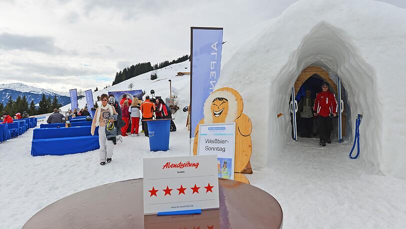Was die Abdeckung an Apres-Ski-Möglichkeiten angeht, ist die SkiWelt spitzenklasse. Wer mag, kann sich zum Schnapseln sogar an der Iglu-Bar treffen.
