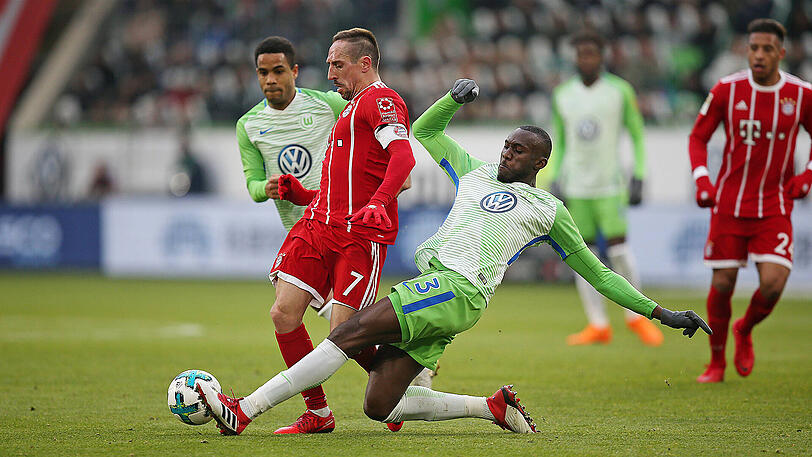 Franck Ribéry - Note 4: Eigentlich sollte Coman auf der linken Seite wirbeln, er blieb jedoch wegen einer Erkältung in München. Also durfte Ribéry ran &ndash; und das als Kapitän. Sah Gelb nachdem er den Arm samt Faust gegen Malli ausfuhr, halb riss er sich los, halb langte er zu. Glück! Machte Faxen als er nach 66 Minuten ausgewechselt wurde.