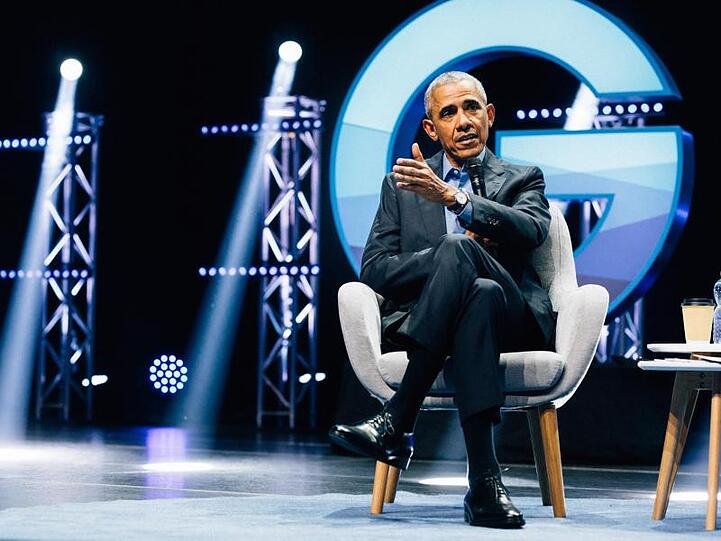 Der ehemalige US-Präsident Barack Obama spricht in der Lanxess Arena in Köln beim "World Leadership Summit".