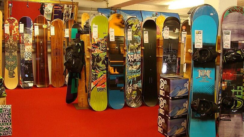 Allmountain- oder Freestyleboard? Boots? Bindung? Die Auswahl an Marken ist groß, der Service professionell.