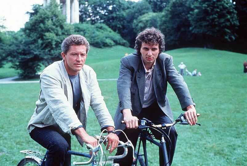 Tatort Englischer Garten; Das M&uuml;nchner Duo in den 1990er Jahren vor dem Monopteros.