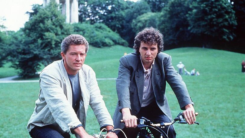 Tatort Englischer Garten; Das M&uuml;nchner Duo in den 1990er Jahren vor dem Monopteros.