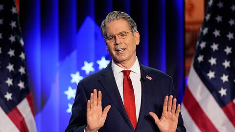 Bessent sprach im USA-House in Davos mit der Presse.