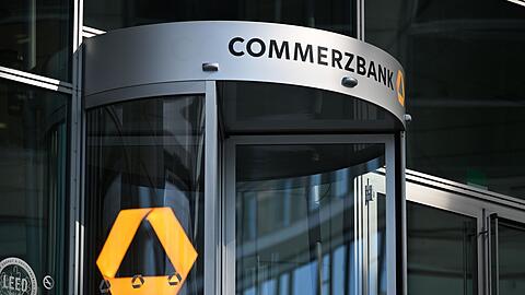 Anfang 2025 hatte die Commerzbank den Abbau von fast 4.000 Vollzeitstellen angek&uuml;ndigt, &uuml;berwiegend in Deutschland. (Archivbild)