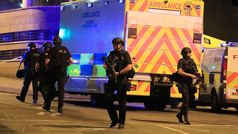 Bei einem Anschlag auf eine Ariana-Grande-Konzert in Manchester sind mindestens 22 Menschen ums Leben gekommen.