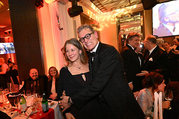 Götz Otto und Ehefrau Sabine heuer beim Deutschen Filmball im Bayerischen Hof. Götz Otto und Ehefrau Sabine heuer beim Deutschen Filmball im Bayerischen Hof.