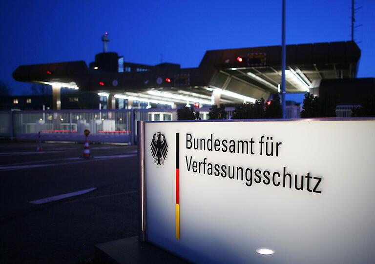 Der Verfassungsschutz fahndete nach Aktivitäten des Neonazis Maik B. in Bayern.