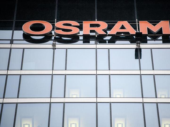 Das Osram-Logo ist an der Zentrale des Unternehmens Osram zu sehen. Foto: Matthias Balk/Archivbild