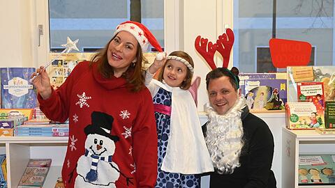 Julia Dahmen, Mann Carlo Fiorito und Tochter Angelina hat schon das Weihnachtsfieber gepackt.