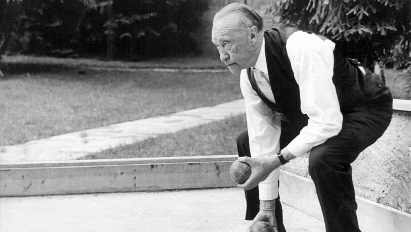 Ist auch im Alter noch fit gewesen: Konrad Adenauer im Mai 1960 beim Boccia-Spielen an seinem Urlaubsort Cadenabbia in Italien. Ist auch im Alter noch fit gewesen: Konrad Adenauer im Mai 1960 beim Boccia-Spielen an seinem Urlaubsort Cadenabbia in Italien.