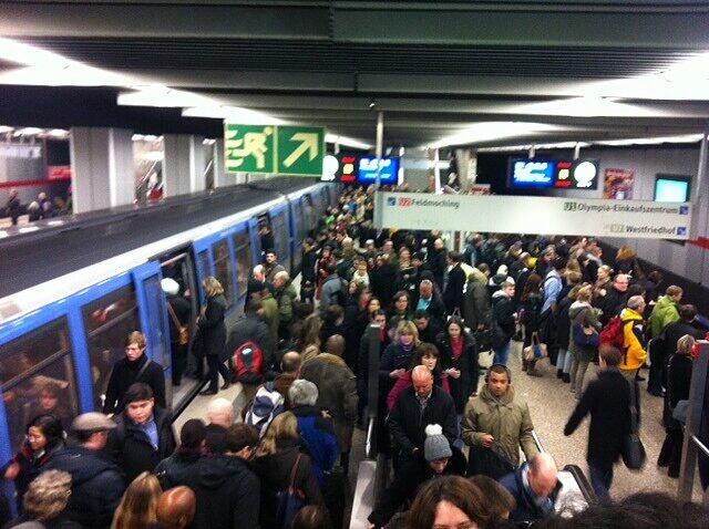 So voll war's an der U2 am Donnerstagmorgen am Hauptbahnhof.